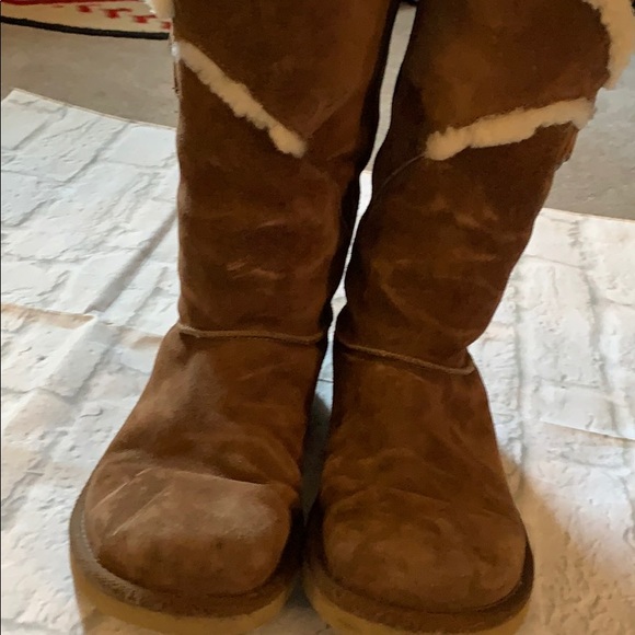 Uggs with buckles - Picture 2 of 4